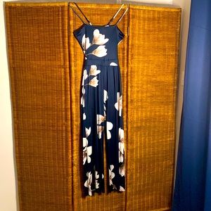 Women’s jumpsuit boutique size small - floral
